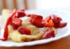 5 Rezeptideen für ein abwechslungsreiches Camping-Frühstück Camper Frühstück - Pancakes mit Erdbeeren